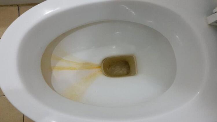 Λεκάνη λαμπίκο με 1 μόνο υλικό: Θαυματουργή έκπληξη που θα εξαφανίσει κάθε ίχνος λεκέ