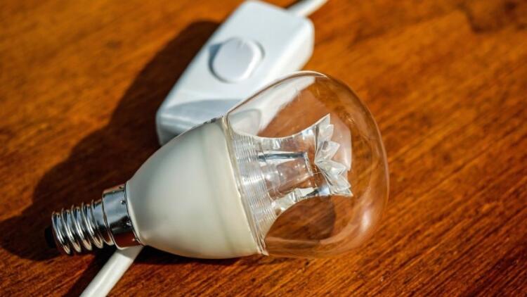 Ηλεκτρικό ρεύμα: Ποιες ώρες θα είναι φθηνότερο – Το νέο χειμερινό και θερινό ωράριο