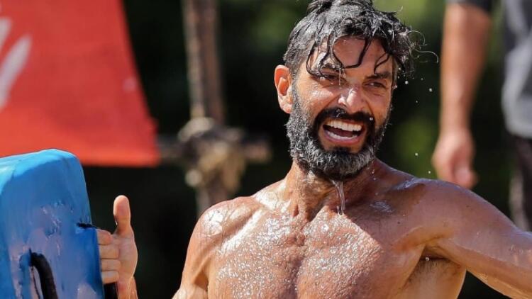 Σε κρίσιμη κατάσταση ο Σπύρος Μαρτίκας – Πεσμένος στο πάτωμα και παράλυτος (photos)