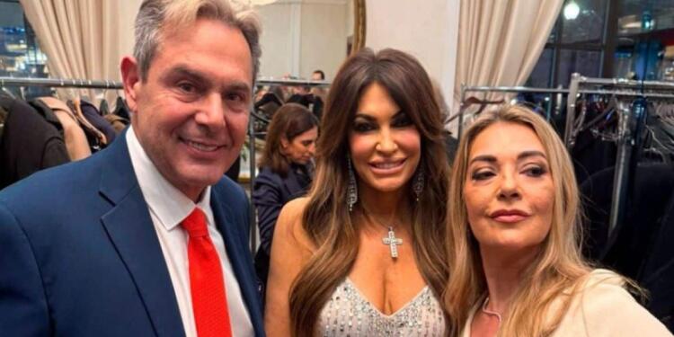 Ανανεωμένος και γοητευτικός: Με νέο look ο Πάνος Καμμένος περιμένει την Κίμπερλ Γκίλφοϊλ στην Ελλάδα!