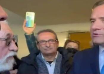 Πάτρα: Ένταση κατά την επίσκεψη του Άδωνι Γεωργιάδη στο νοσοκομείο «Άγιος Ανδρέας» – «Σιγά μην είσαι και στη Σαχάρα»