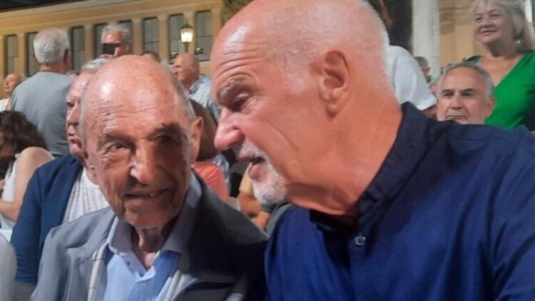 Γιώργος Παπανδρέου: Γιατί δεν παρέστη στην κηδεία του Κώστα Σημίτη – «Δυστυχώς…»