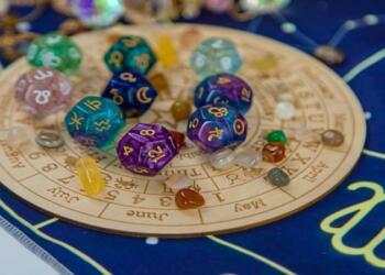 Το σύμπαν συνωμοτεί υπέρ τους: 4 ζώδια που θα γνωρίσουν τεράστια επιτυχία το 2025! Είναι ξεκάθαρα η χρονιά τους