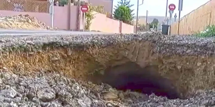 Τέλος οι λακκούβες στον δρόμο – Έρχεται η άσφαλτος που επισκευάζεται μόνη της