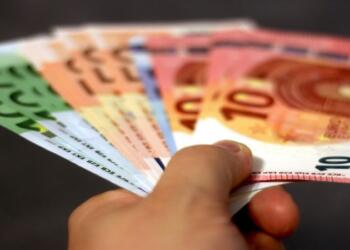 Έρχεται νέο επίδομα 300 ευρώ: Οι δικαιούχοι και μέχρι πότε μπορούν να υποβληθούν αιτήσεις