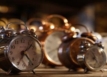 Πάμε τους δείκτες του ρολογιού μία ώρα μπροστά: Πότε αλλάζει η ώρα;