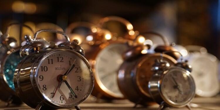 Πάμε τους δείκτες του ρολογιού μία ώρα μπροστά: Πότε αλλάζει η ώρα;