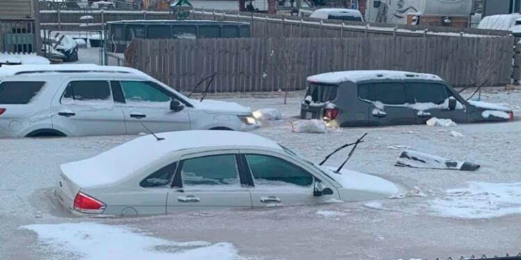 ΗΠΑ: Πρώτα πλημμύρισαν οι δρόμοι και μετά… πάγωσαν – Ακινητοποιημένα τα οχήματα, νεκρά 2 παιδιά