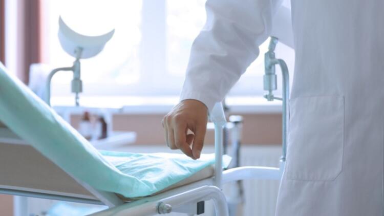 Σοκάρει θύμα του γιατρού στη Ρόδο: «Έχω να πάω σε γυναικολόγο από το 2016 – Με βiασε την ώρα της εξέτασης»