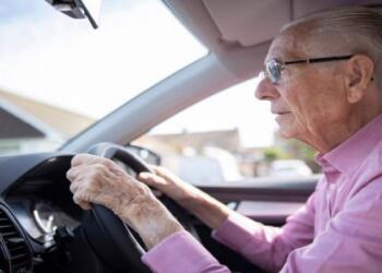 Η ΕΕ βάζει… φρένο στην οδήγηση για τους 70άρηδες: Αυτά θα είναι τα νέα όρια ηλικίας