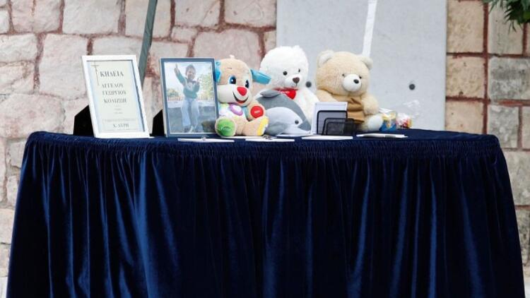 Θρήνος στην Καλλιθέα: Σπαράξαν καρδιές στη κηδεία του μικρού Άγγελου – Ήταν και το… αγαπημένο του αρκουδάκι εκεί