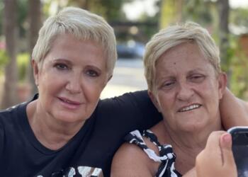 Συγκλονίζει η Χριστίνα Κοραή για την αδερφή της: «Η εκκλησία δεν επιτρέπει να γίνει επίσημα η κηδεία επειδή έκανε καύση »