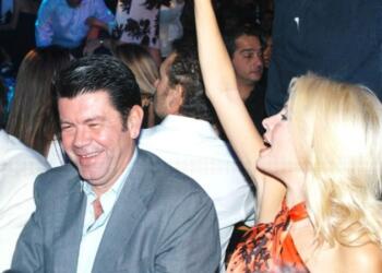 Δεν το είχε καταλάβει κανείς: Το πρώτο «σημάδι» του διαζυγίου της Ελένης Μενεγάκη και του Γιάννη Λάτσιου χρόνια πριν το ανακοινώσουν