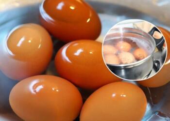 Ποτέ μην ρίχνετε το νερό μετά το βράσιμο των αυγών στον νεροχύτη: ο λόγος θα σας εκπλήξει