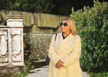 Δολοφονία γυναίκας στη Ζάκυνθο: Έγκλημα ο θάνατος της συμβολαιογράφου, την μαχαίρωσαν έξω από το σπίτι της