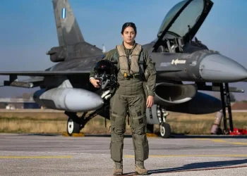 Ιστορική στιγμή για την Πολεμική Αεροπορία – Η πρώτη Ελληνίδα πιλότος σε F-16 είναι γεγονός, ποια είναι η Χρυσάνθη Νικολοπούλου