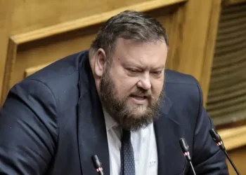 Απίστευτη δήλωση από βουλευτή της ΝΔ για τα Τέμπη: «Δεν έγινε μπάζωμα, αλλά…»