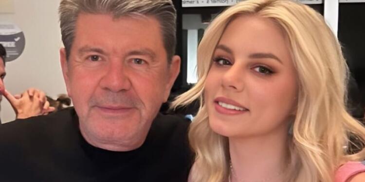 Ένας γóης στα 67 του ο Γιάννης Λάτσιος: Ξυρισμένος και ανανεωμένος με 28χρoνη καλλoνή