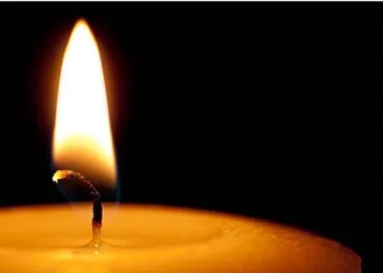 Τραγωδία : Γυναίκα έπεσε στο κενό με τα παιδιά της στα χέρια