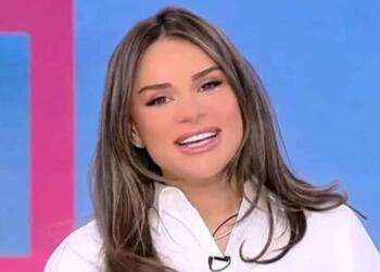 Ελένη Τσολάκη: Αποκάλuψε on air το φύλο του μωpού που περιμένει