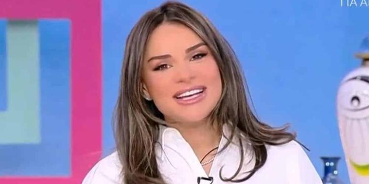 Ελένη Τσολάκη: Αποκάλuψε on air το φύλο του μωpού που περιμένει