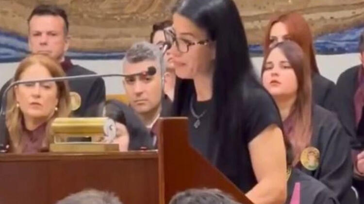 «Την αποκαλούσα φασαρία, τώρα με πνίγει η ησυχία»: Σπαράζει καρδιές η μητέρα της 23χρονης Κέλλυς που σκοτώθηκε στα Τέμπη – Παρέλαβε το πτυχίο της