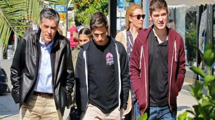 Την παντρεύτηκε ο πατέρας του όταν ήταν πολύ μικρός: Αυτή είναι η αλήθεια για τη σχέση του γιου του Νίκου Ευαγγελάτου με την Τατιάνα Στεφανίδου