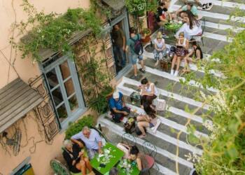 Αυλαία για το Γιασεμί: Έκλεισε το ιστορικό καφέ της Πλάκας μετά από 16 χρόνια