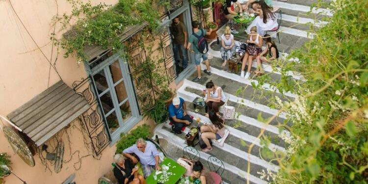 Αυλαία για το Γιασεμί: Έκλεισε το ιστορικό καφέ της Πλάκας μετά από 16 χρόνια