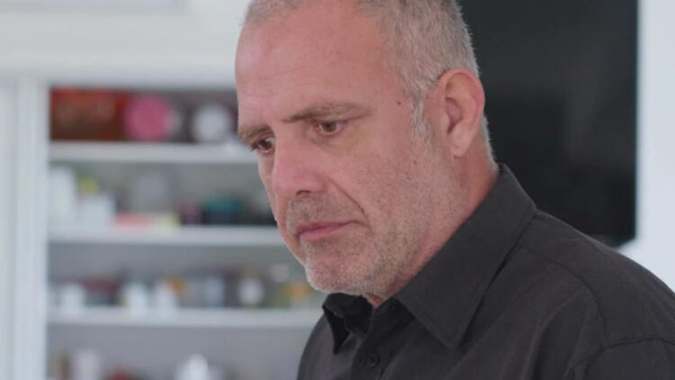 Η Γη της Ελιάς 10/3: Ο εθισμός του Στάθη με τον τζόγο αποκαλύπτεται – «Θα καταστραφεί!»