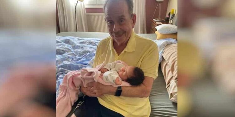 Παππούς για 4η φορά ο Ηλίας Μαμαλάκης – Η φωτογραφία αγκαλιά με την εγγονή του