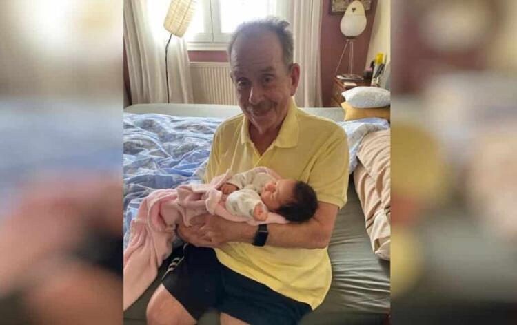 Παππούς για 4η φορά ο Ηλίας Μαμαλάκης – Η φωτογραφία αγκαλιά με την εγγονή του