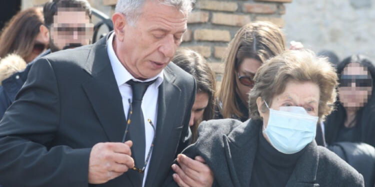 «Λύγισε» ο Κώστας Κόκλας για την Καίτη Κωνσταντίνου: «Ημασταν δύο φορές συγγενείς…»