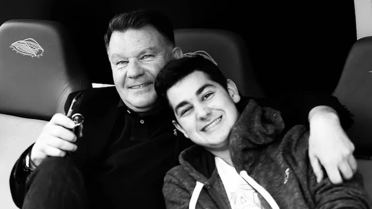 Χρήστος Κούγιας: Το σπαρακτικό «αντίο» στον πατέρα του