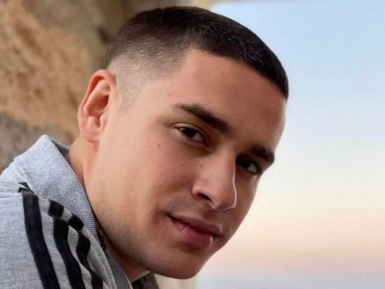 Τέμπη: «Δεν έφτασες ποτέ αλλά σε περιμένω ακόμη – Σ’ αγαπάω όσο δεν φαντάζεσαι και μου λείπεις τóσο πολύ» – Το σπαpακτικό κείμενο της μητέρας του 21χρονου Τάσου