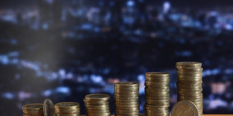 «Απογειώνεται» ο κατώτατος μισθός: Τα σενάρια για την αύξησή του