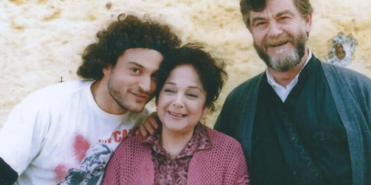 20+ χρόνια μετά, δεν είχε «φύγει» κανείς: Η Ράνια Ιωαννίδου έγινε η πρώτη ηθοποιός του «Καφέ της Χάρας» που πέθανε!