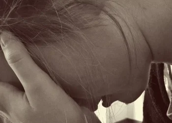 Σοκ στο Πήλιο: Κλείδωσε έξω στην παγωνιά την έγκυο σύντροφό του επειδή… δεν ήθελε να ρίξει το παιδί