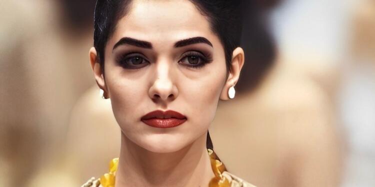 Ίσως η πιο ωραία Ελληνίδα που πέρασε ποτέ: Eίναι 58 ετών και το απόλυτο θηλυκό και μεγαλώνει φυσικά και χωρίς επεμβάσεις