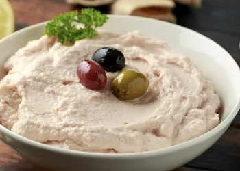 5 τέλειες συνταγές για ταραμοσαλάτα από τους πιο γνωστούς σεφ. Ποια θα φτιάξεις;