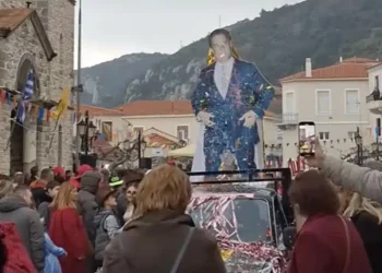 Χαμός με το Άρμα Άδωνις Γεωργιάδης – Σε ποια πόλη της Ελλάδας τον έκαναν Βασιλιά Καρνάβαλο