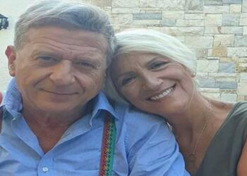 Ο Κώστας Κόκλας αποχαιρετά την Καίτη Κωνσταντίνου με μια συγκινητική φωτογραφία