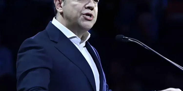 Τσίπρας κατά Μητσοτάκη: «Με την παραμονή της κυβέρνησης διακυβεύεται η εθνική ακεραιότητα»