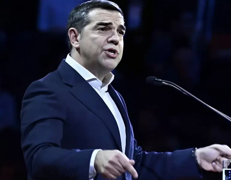 Τσίπρας κατά Μητσοτάκη: «Με την παραμονή της κυβέρνησης διακυβεύεται η εθνική ακεραιότητα»