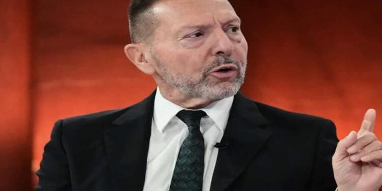 Στουρνάρας: «Η επαναφορά του 13ου και 14ου μισθού θα στερήσει χρήματα από τους φτωχούς»