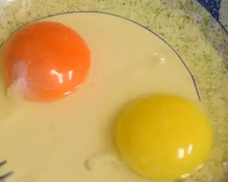 Τι σημαίνει αν ο κρόκος ενός αυγού είναι κίτρινος ή πορτοκαλί – Ποιος είναι ο πιο υγιεινός