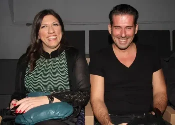 Τα άλλαξε όλα μετά το διαζύγιο: Η Ζωή Κωνσταντοπούλου «λιώνει» από έpωτα για τον γοητευτικό ηθοποιό σύντροφό της