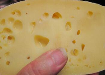 Το τυρί που δuναμώνει τα οστά χωρίς να ανεβάζει τη χολnστερόλη – Ένα κομμάτι την ημέρα αρκεί