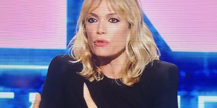 GNTM: Όταν παίκτρια ξαμάλλιασε τη Βίκυ Καγιά στο ριάλιτι – Καρέ καρέ η επίθεση που σόκαρε