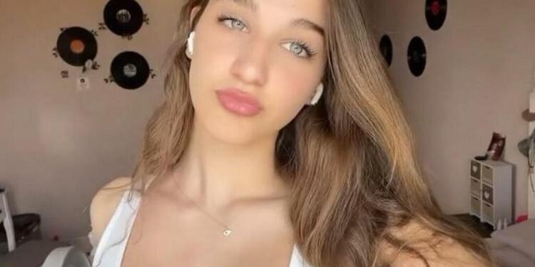 Αναστασία Ρουβά: Xορεύει στο TikTok με ένα κομψό μπεζ πλεκτό φόρεμα και μοιάζει απίστευτα στη Κάτια Ζυγούλη